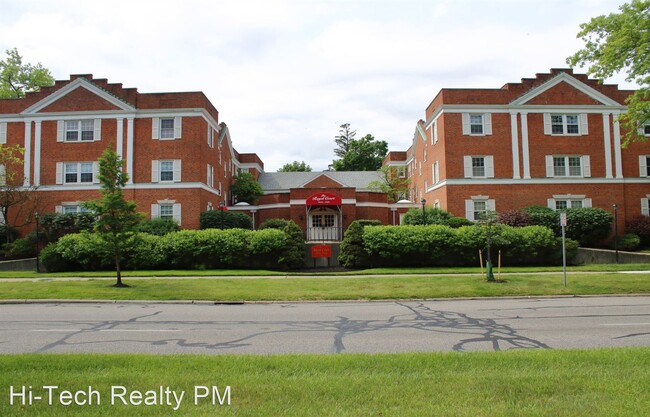 Building Photo - 1 br, 1 bath House - 19406 VAN AKEN BLVD 102