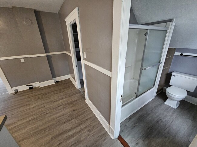 Building Photo - 3433 W 41st St