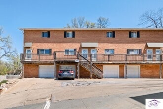 Building Photo - 1901 Winnie Dr