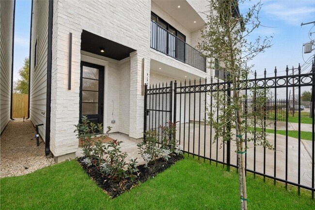 Foto del edificio - 6332 Sidney St