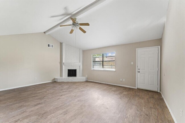 Foto del edificio - 5507 Lynngate Dr