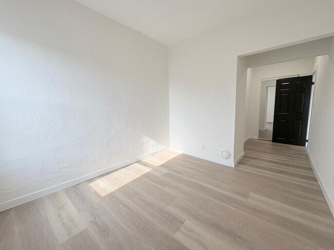 Photo du bâtiment - 1370 Wyandotte St E