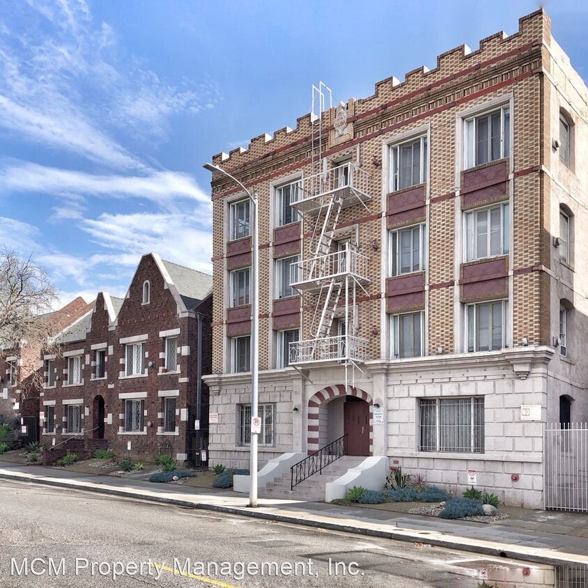 Primary Photo - 1730 N Edgemont St