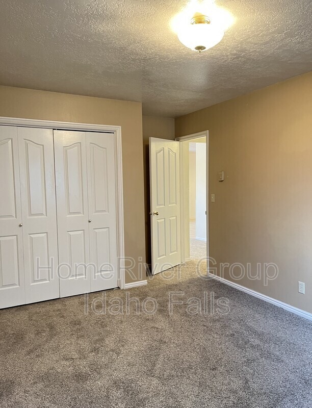 Building Photo - 2080 Meppen Dr