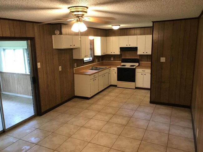 Building Photo - 10638 Maple Drive