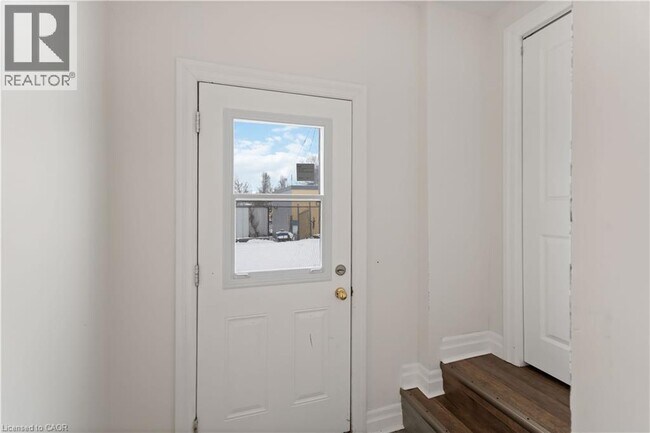 Photo du bâtiment - 16 Murray St W