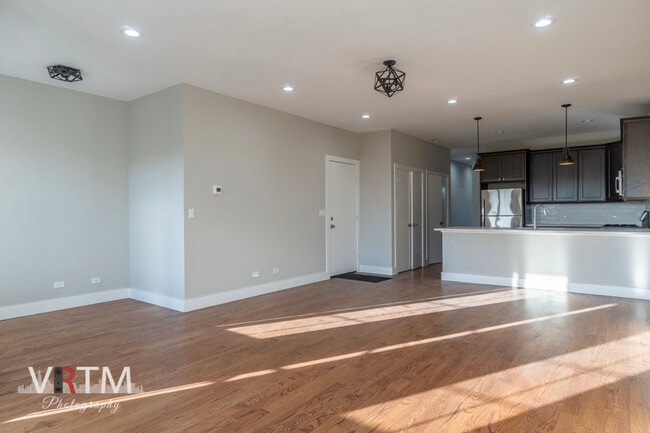 Building Photo - 4211 N Elston Ave