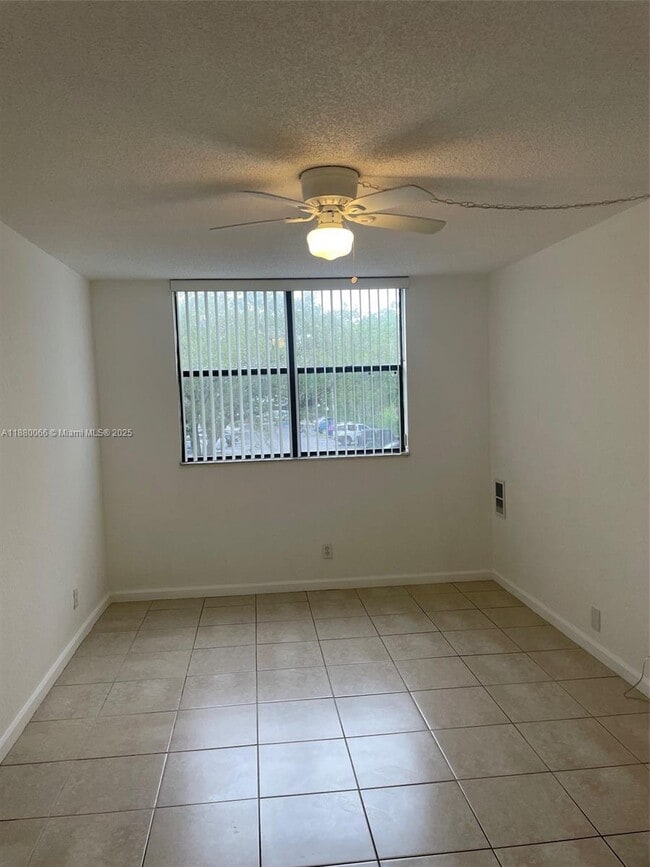 Foto del edificio - 2401 Riverside Dr