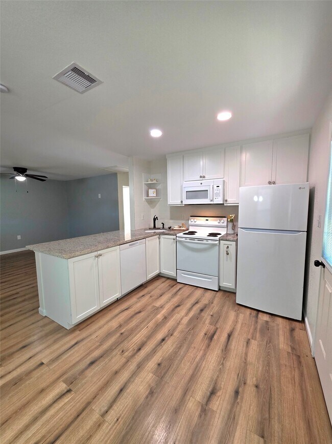 Foto del edificio - 5422 Pine Ave