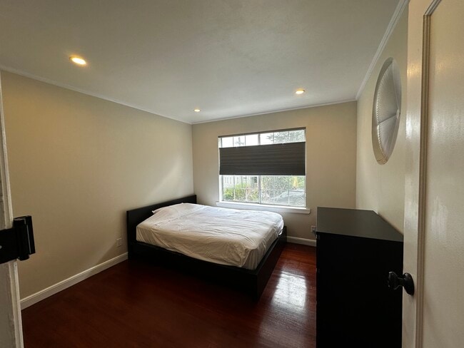 Building Photo - 19 Miramar Ave