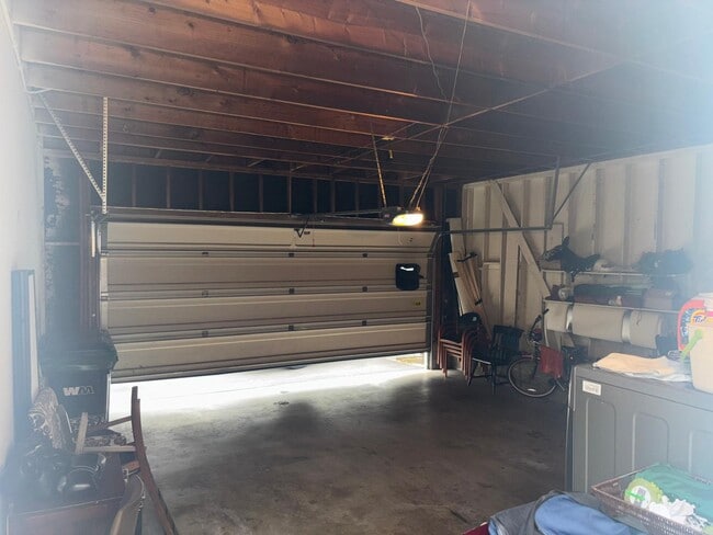 Building Photo - 15 Wintergreen
