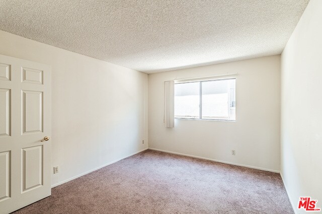 Building Photo - 10737 La Grange Ave