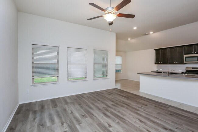 Building Photo - 625 Saguaro Dr