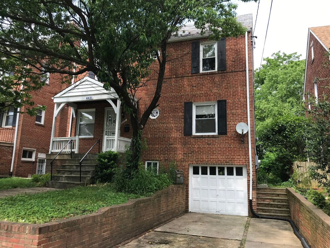Primary Photo - 4421 River Rd NW