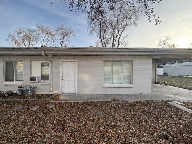 Building Photo - 13413 Minuteman Dr