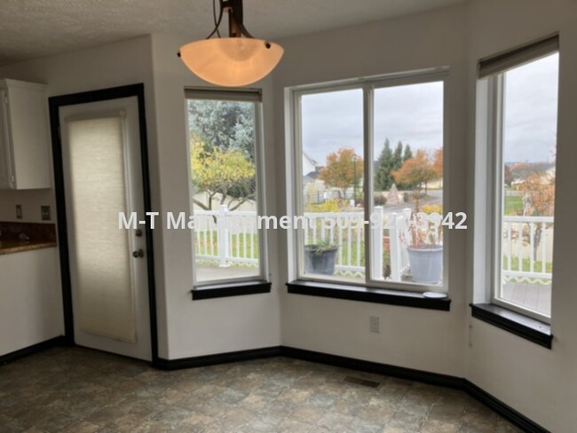 Building Photo - Shelley Lake 3+ BR/3.5 bath house
