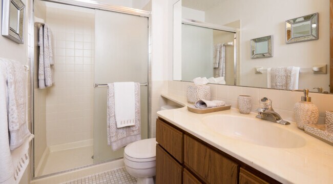 Master Bedroom (Bathroom) - 1768 Jonquil Ln N