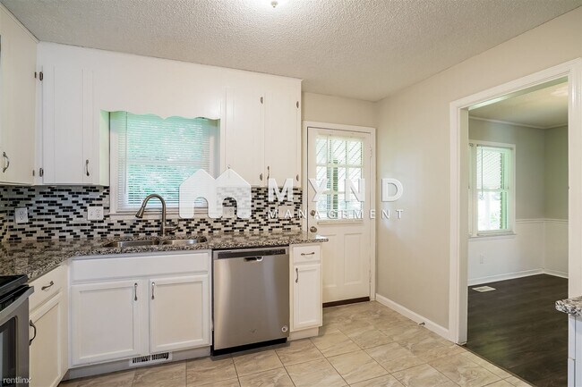 Building Photo - 4 br, 2.5 bath House - 3113 Comstock Rd