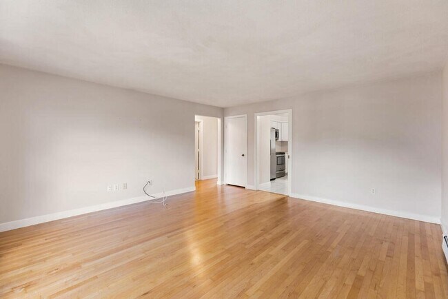 Foto del edificio - 138 Emerson Gardens Rd