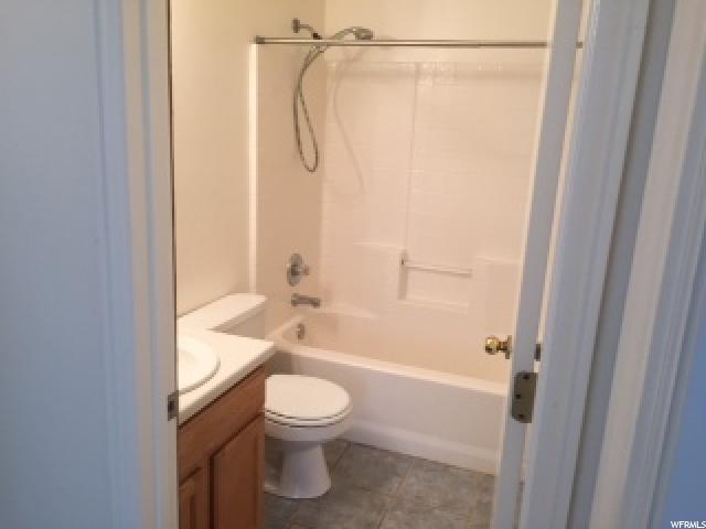 Building Photo - 777 Valley View Dr