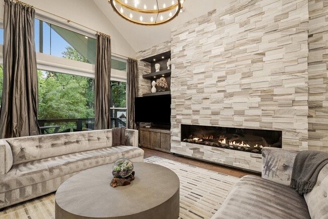 Building Photo - 3018 Sunridge Dr