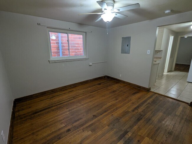 Foto del edificio - 113 E Main St