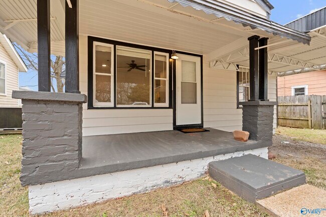 Foto del edificio - 1306 Oshaughnessy Ave NE