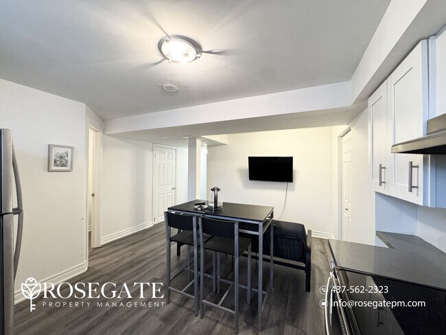Photo du bâtiment - Spacious 2-Level 1-Bedroom Basement Apartment with In-Unit Laundry – Brampton