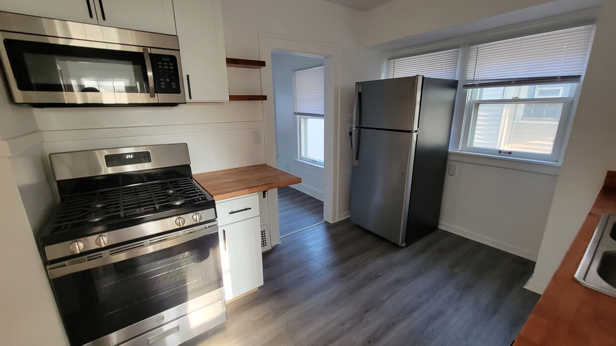 Foto principal - 1276 W 89th St