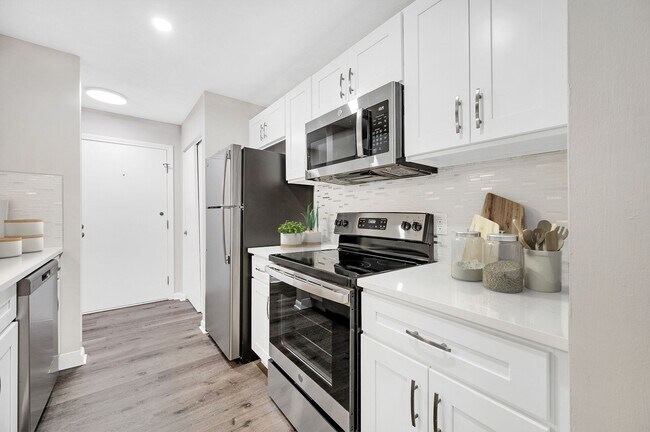 Building Photo - 20 Brookside Ave