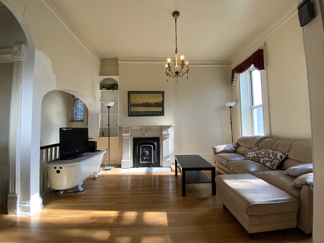 Main Living Room 2 - FL2 - 917 S Loomis St