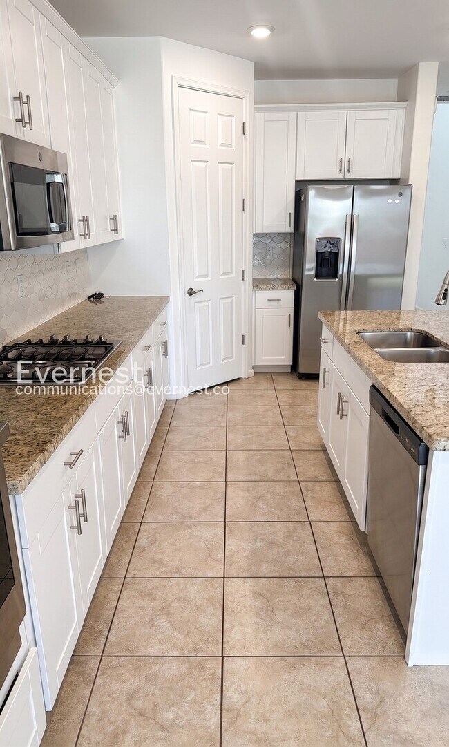 Foto del edificio - 3041 W Cres View Ln