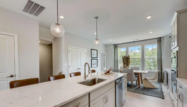 Foto del edificio - 9466 Senator Royall Dr