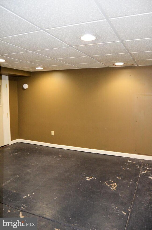 Building Photo - 54 S Fairview Ave