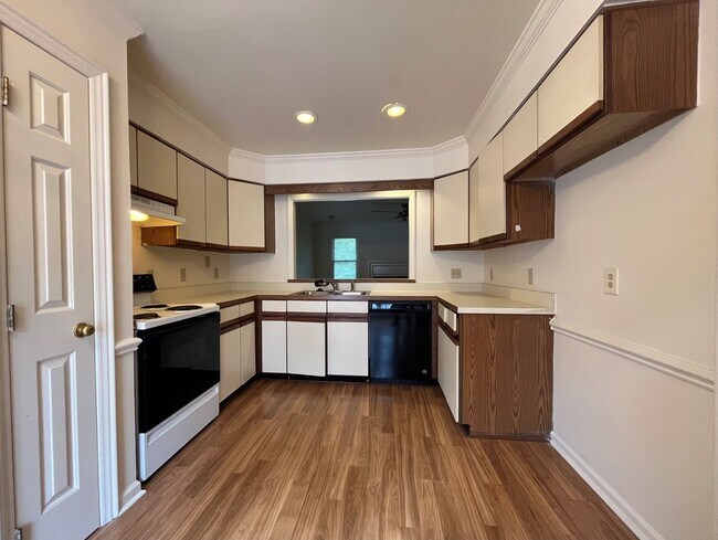Foto del edificio - Location! Cozy Deck with view of Creek! La...
