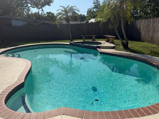 Building Photo - 5909 Sunderland Dr