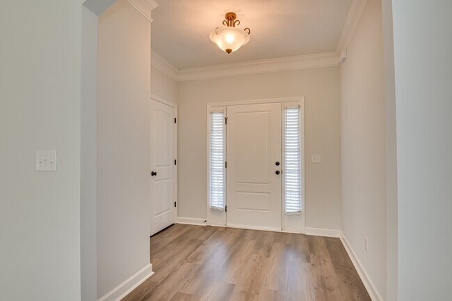 Foto del edificio - 638 Jensen Ln