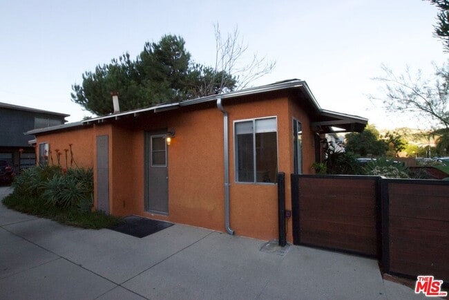 Foto del edificio - 2341 Meadowvale Ave