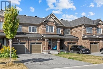 Building Photo - 814 Stallion Cres