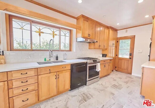 Foto del edificio - 1522 Pandora Ave