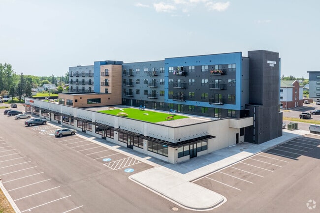 Building Photo - Bluewater Flats
