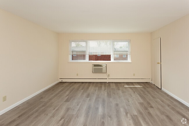 Living Room - Park Lake Village