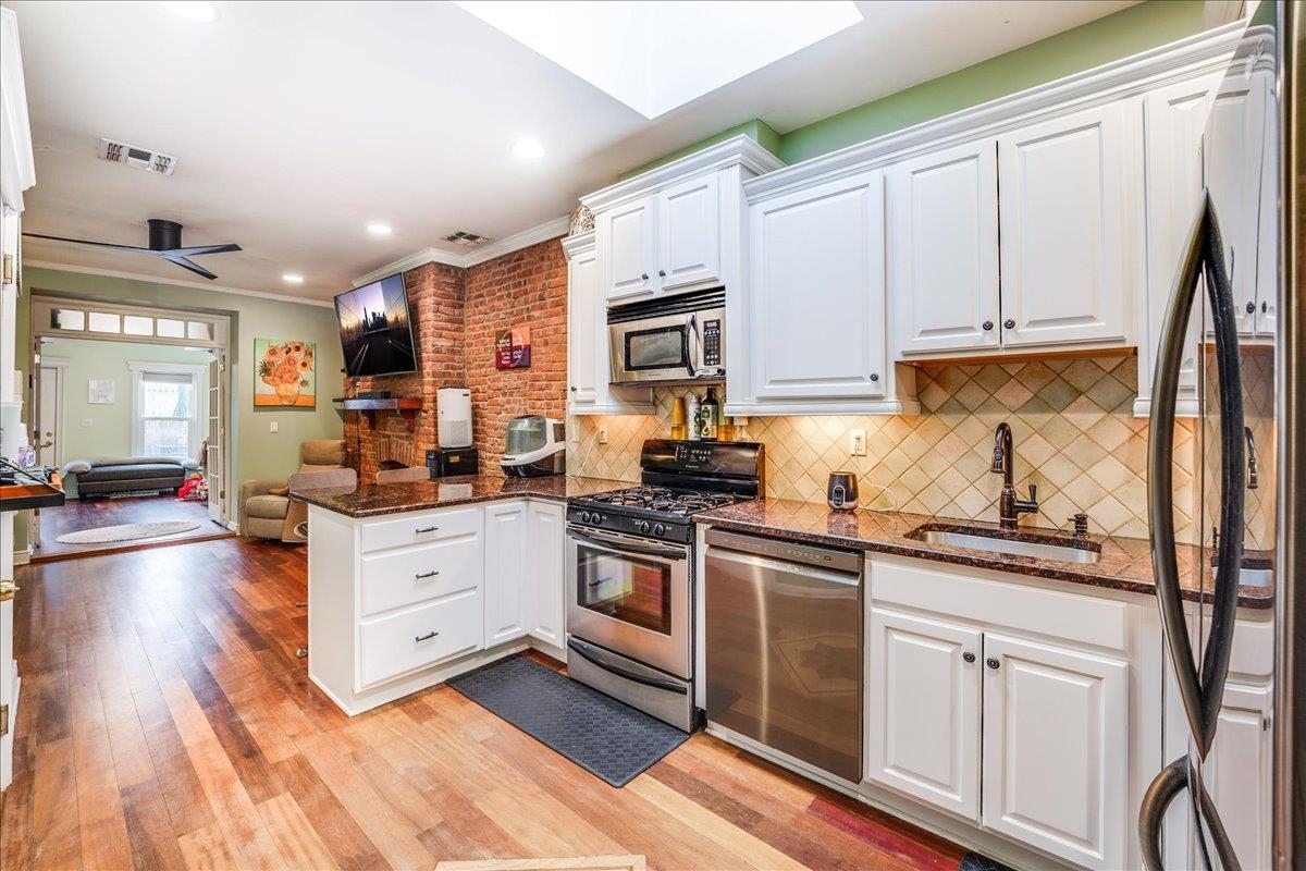 Primary Photo - 352 7th St