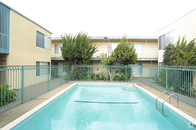 Foto del edificio - 4737 Artesia Blvd