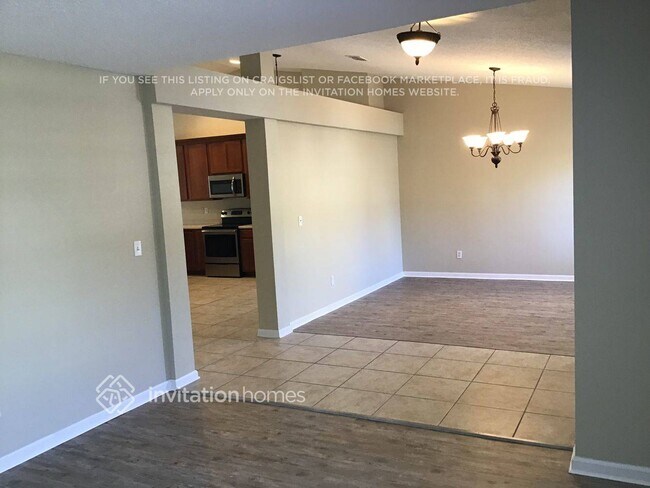 Building Photo - 10890 Birchard Ln