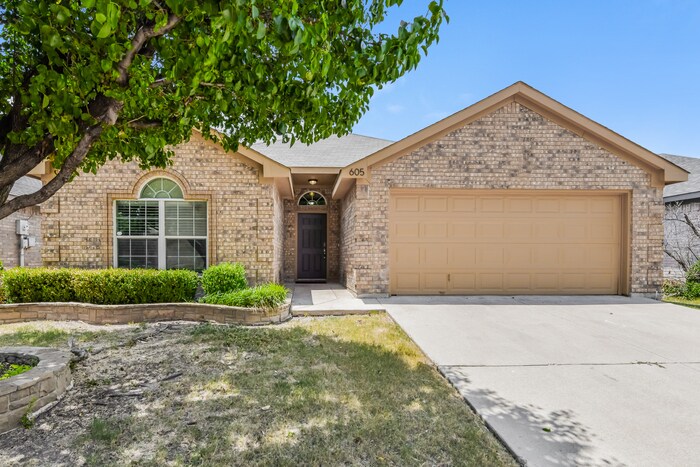 Foto principal - 605 Crestview Ct