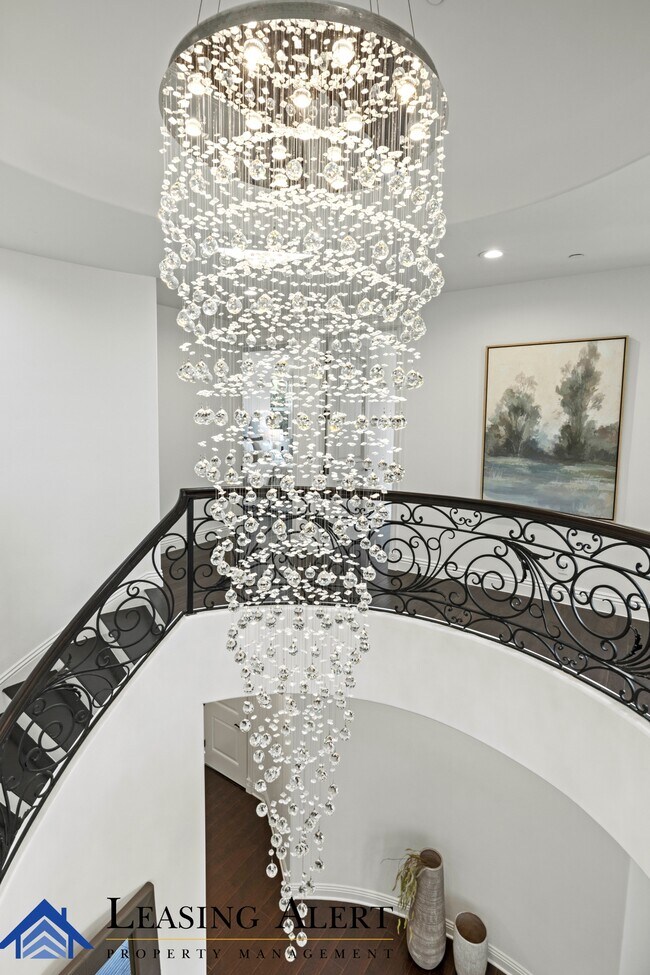 Foto del edificio - 5011 Hayvenhurst Ave