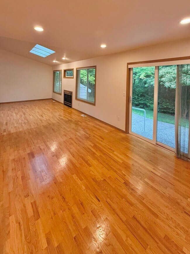 Building Photo - Spacious 3-Bedroom Home — Located in Desir...
