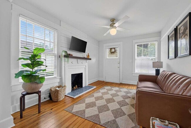 Building Photo - 2779 Dellwood Ave