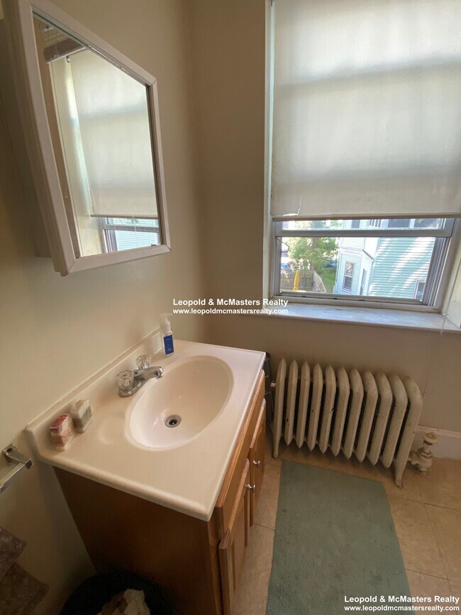 Foto del edificio - 138 Davis Ave